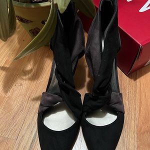 IMPO Taelyn Black/Charcoal Suede Stretch